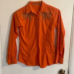 Women’s Wrangler western long sleeve shirt.